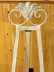 lot 469 image: Decorative Metal Easel