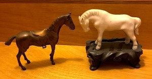 lot 404C image: Darling Horse Figurines