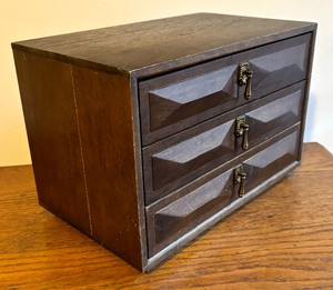 lot 489C image: Vintage Table Top Dresser Box