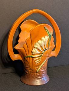 lot 119D image: Roseville Pottery Freesia Vase