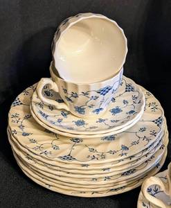 lot 135D image: Vintage Myott Finlandia Dish Set