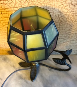 lot 514 image: Hummingbird Figurine Stained Glass Lamp