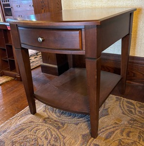 lot 522 image: Ethan Allen Accent Table