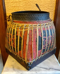 lot 523 image: Beautiful Basket