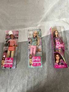 lot 20 image: 3 Barbie Dolls