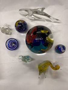 lot 362 image: Box of Glass Figures