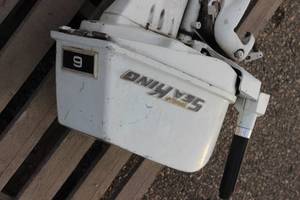 lot 27 image: Wards Sea King 6 HP Outboard Motor