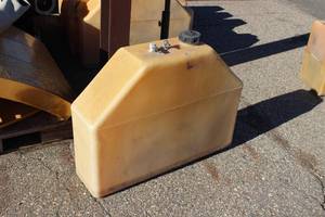lot 30 image: Liquid Tank 30 Gallons Heavy Duty Plastic Construction.