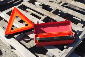 lot 36 image: Car Emergency Breakdown Kit Of 3 Warning Triangles Red Reflector Safety Hazard DOT Approved