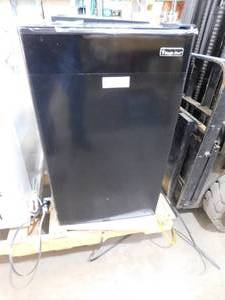 lot 26 image: Magic Chef 3.3 cu. ft. Mini Fridge in Black