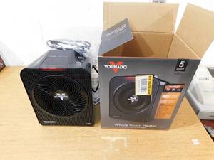 lot 54 image: Vornado Forced Air Velocity 5 Whole Room 1500-Watt 5118 BTU Electric Space Fan Electric Heater Furnace, Black