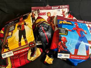 lot 9 image: Marvel Costume Pack Boys Size Small 67 - 3-Pack