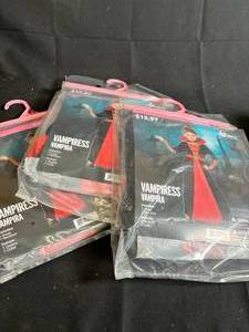 lot 155 image: Girls Vampiress Costume Size Small 66x - 3-Pack