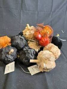 lot 175 image: Pumpkin Decoration Variety Pack