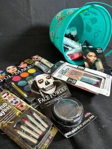 lot 177 image: Halloween Makeup Massive Variety Pack