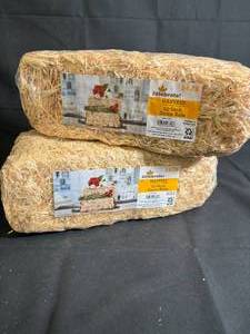 lot 49 image: Harvest 13-Inch Straw Hay Bale - 2-Pack