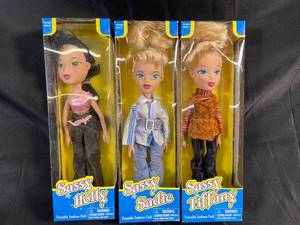 lot 214 image: Sassy Squad - Sassy Holly, Sassy Sadie, & Sassy Tiffany Poseable Fashion Dolls - Set of 3