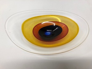 lot 22 image: Brand New Art Glass Centerpiece Saturn Bowl by Ian Hankey for Teign Valley Glass Studios
