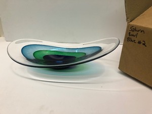 lot 26 image: Brand New Art Glass Centerpiece Saturn Bowl by Ian Hankey for Teign Valley Glass Studios