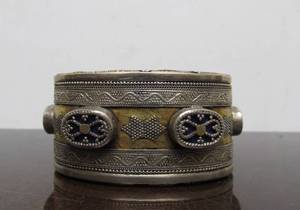 lot 65 image: Antique Kazakh Silver & Brass Heavy Cuff Bracelet