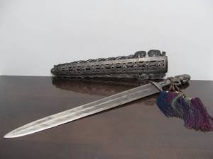 lot 76 image: Fantastic Large Heavy Antique Oriental Figural Dagger or Short Sword