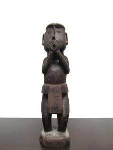 lot 6 image: Old Carved Wood African Blow Dart Figure