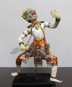 lot 30 image: Vintage Handmade Masked Thai Dancing Figure