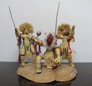 lot 36 image: Excellent Quality Signed Native American Figural Group - Rhea Skye 