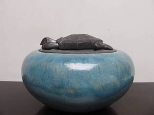 lot 43 image: Excellent Signed Art Pottery BowlJar with Turtle Lid - Larson Clay works