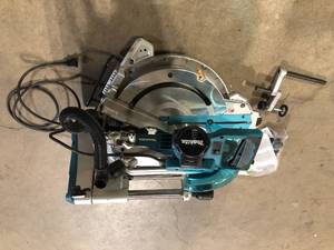 lot 19 image: Makita 15 Amp 10 in. Dual Bevel Sliding Compound Miter Saw with Laser Customer Returns See Pictures