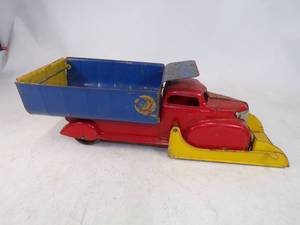 lot 3 image: Marx Lumar 1940s Steel Dump Truck with Plow