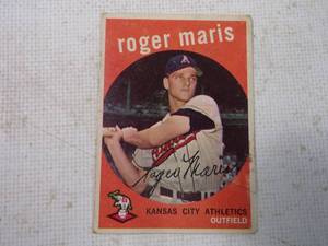 lot 10 image: Roger Maris Topps 1959 Baseball Card # 202
