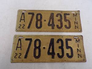 lot 19 image: Rare Set of 1922 Minnesota License Plates  Original Paint