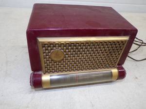 lot 39 image: Vintage Art Deco Emerson Radio