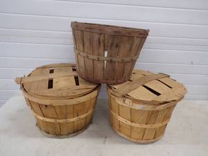 lot 41 image: 3 Vintage Peach Baskets  2 w Covers