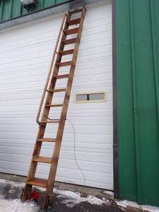 lot 86 image: Fantastic Putnam Library Ladder w Handle & Original Wheels
