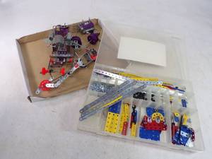 lot 93 image: Vintage Erector Set includes Motor