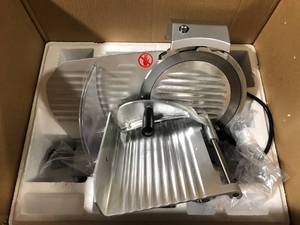 lot 36 image: VEVOR Silver Commercial Meat Slicer Electric Deli Food Slicer 1200 RPM Meat Slicer with 8 in. Steel Blade   Customer Returns See Pictures