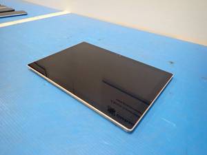 Microsoft&nbspSurface Pro 4 1724 &nbspINTEL(R) CORE(TM) I5-6300U CPU  2.40GHZ  8GB RAM  256GB SSD &nbspScreen yellowing &amp white spots, scratches on screen, stand loose  NO OS  No cables