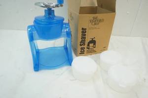 lot 4 image: Pampered Chef Ice Shaver