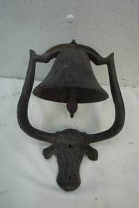 lot 27 image: Cast Iron cow bell