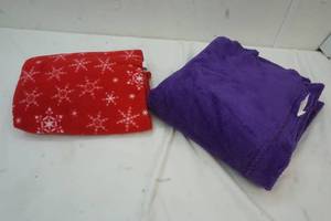 lot 31 image: Fleece Blankets