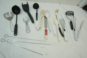 lot 35 image: Variety of Kitchen Utensils