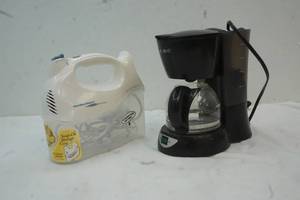 lot 37 image: Hamilton Beach Mixer, & Mr. Coffee 4 Cup