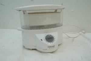 lot 41 image: Black & Decker Steamer