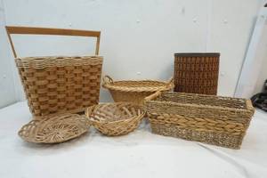 lot 54 image: Variety of Sizes of Wicker Baskets