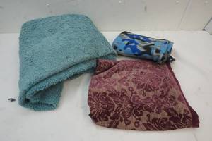 lot 66 image: 3 Blankets
