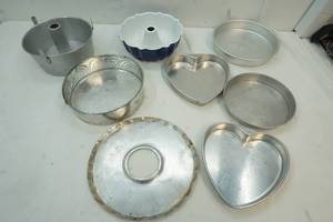 lot 75 image: Baking Pans