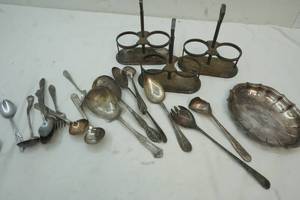 lot 95 image: Silver items
