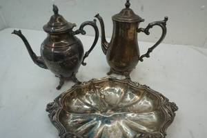 lot 101 image: Rogers serving items